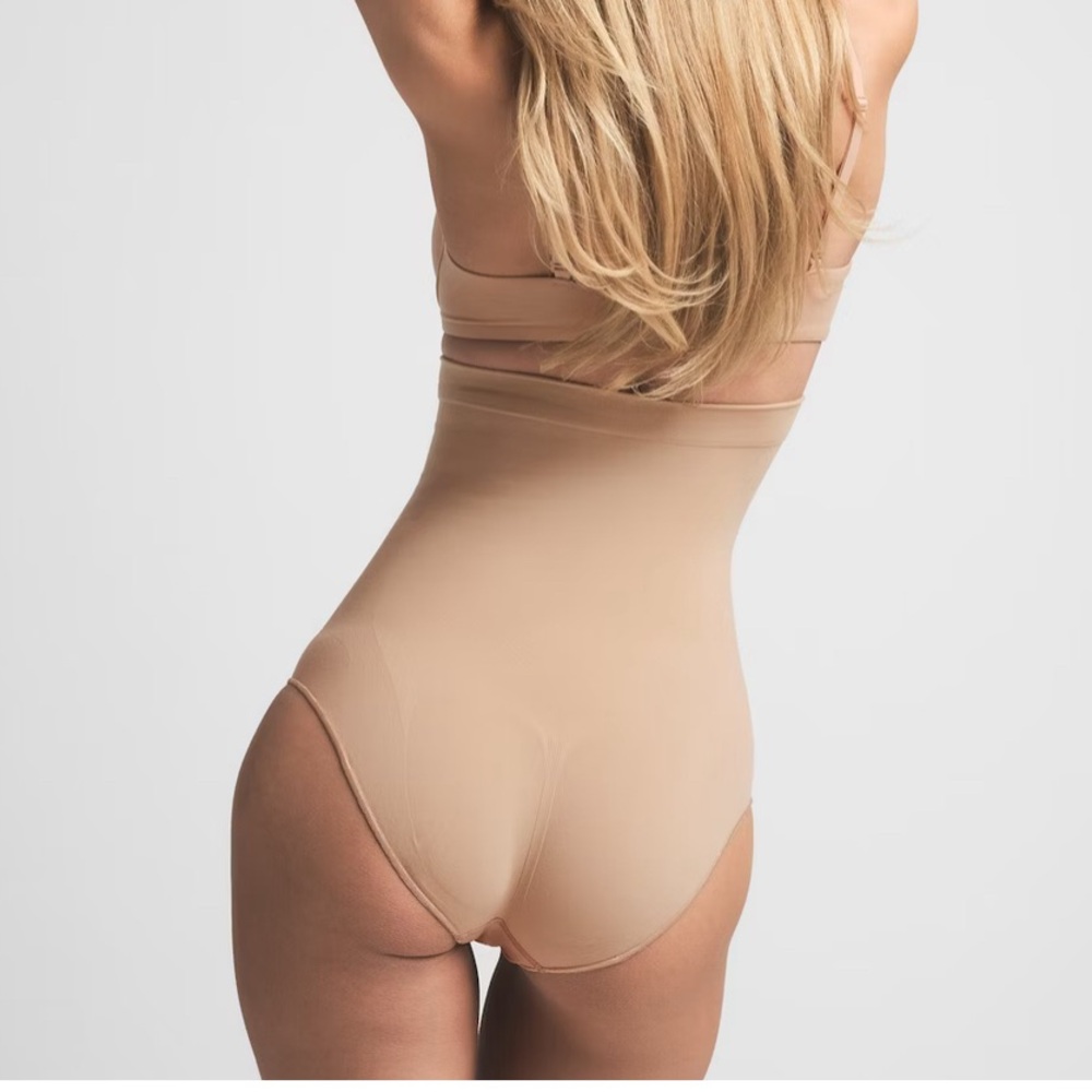 SKIMS SEAMLESS SCULPT High Waisted Brief NEW